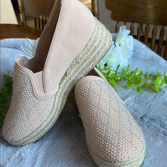 Chic Nude Espadrilles with Sparkling Accents - Picture 8 of 8